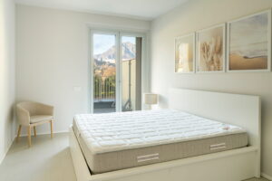 Bright one-bedroom flat, fully furnished, a few steps from the historic centre