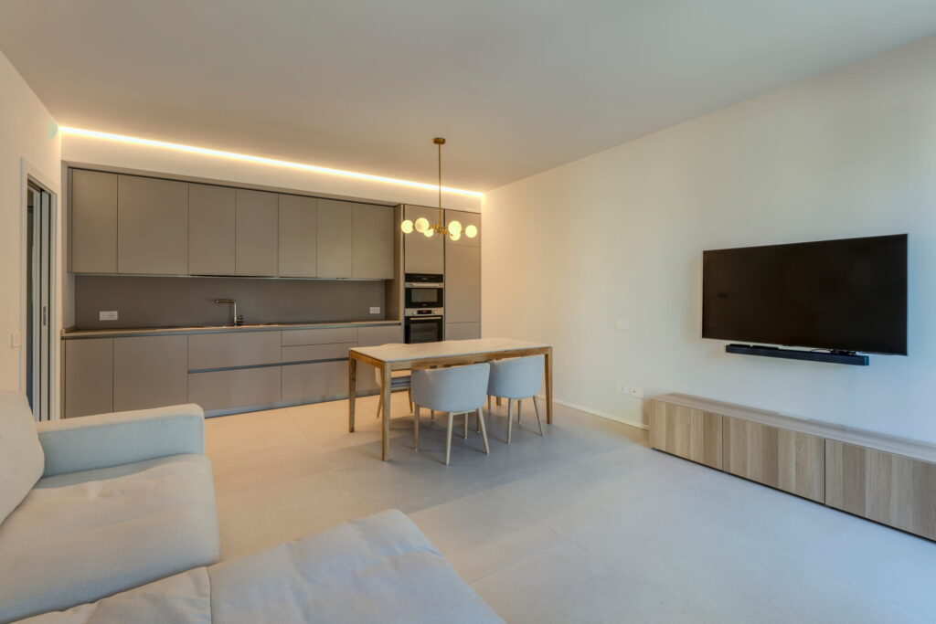 Bright one-bedroom flat, fully furnished, a few steps from the historic centre