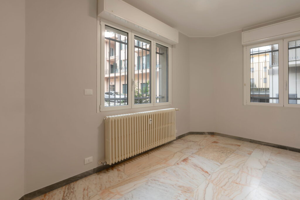 Spacious, strategically located two-room flat, semi-furnished, a stone’s throw from the Polytechnic