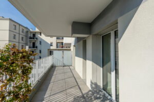 Bright one-bedroom flat, fully furnished, a few steps from the historic centre